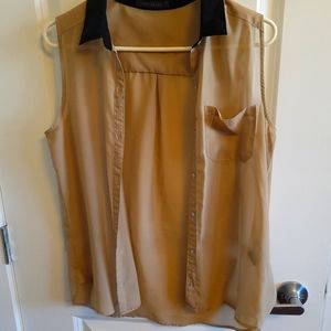 Sleeveless sheer blouse with collar